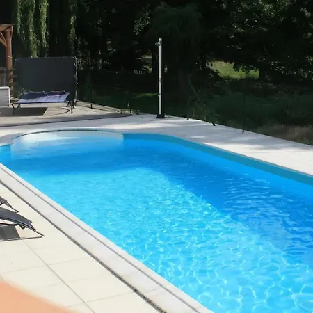 Charmante maison avec piscine à Chalandray, 25 m² Chalandray