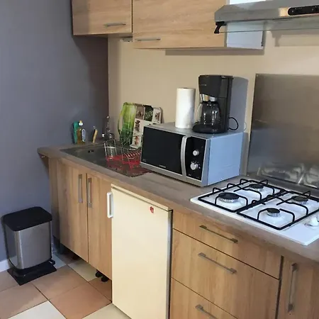 Charmante maison avec piscine à Chalandray, 25 m²