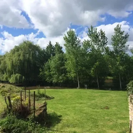 Charmante Maison Avec Piscine à Chalandray, 25 M² Chalandray