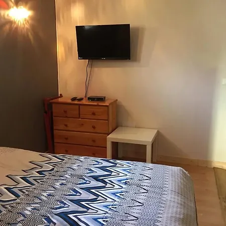 Charmante Maison Avec Piscine à Chalandray, 25 M² Chalandray