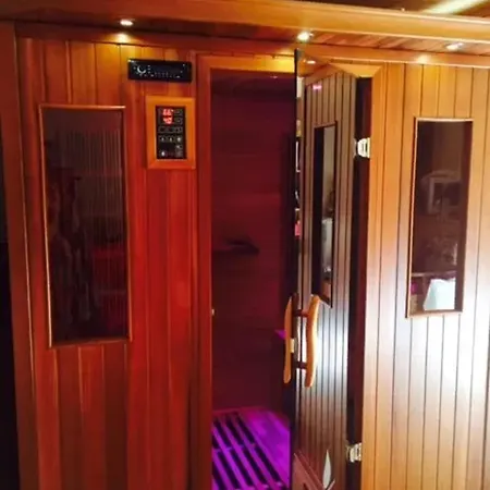 Charmante Maison Avec Piscine A Chalandray, 25 M² * Chalandray