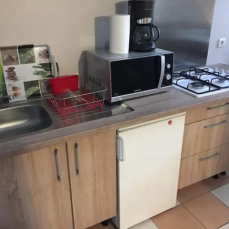 Charmante maison avec piscine à Chalandray, 25 m² 3*