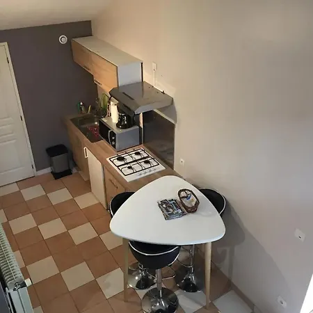 Charmante maison avec piscine à Chalandray, 25 m² 3* Chalandray