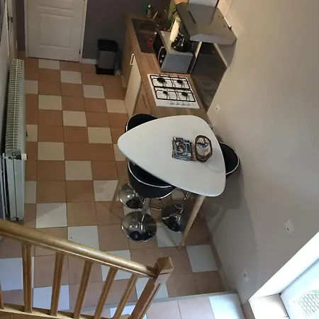 Charmante Maison Avec Piscine A Chalandray, 25 M² *