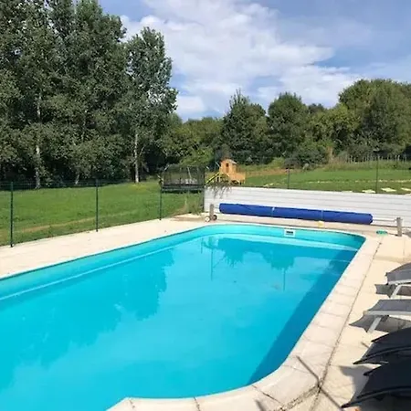 Charmante maison avec piscine à Chalandray, 25 m² 3* Chalandray