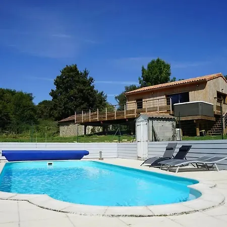 Charmante Maison Avec Piscine A Chalandray, 25 M² * Chalandray