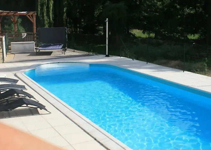 Charmante Maison Avec Piscine à Chalandray, 25 M² Chalandray