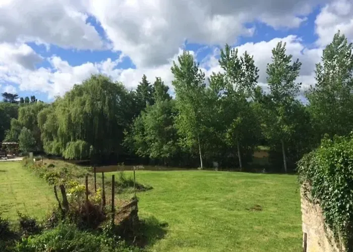 Charmante Maison Avec Piscine à Chalandray, 25 M² Chalandray