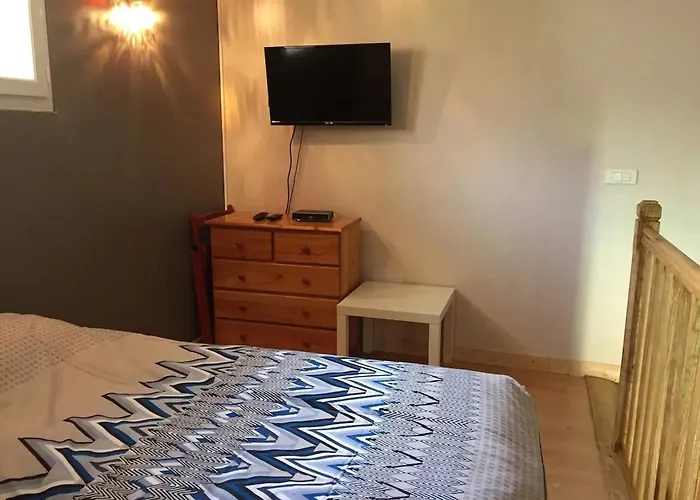 Charmante Maison Avec Piscine à Chalandray, 25 M² Chalandray