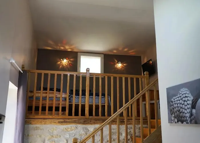 Casa de Férias Charmante Maison Avec Piscine à Chalandray, 25 M²