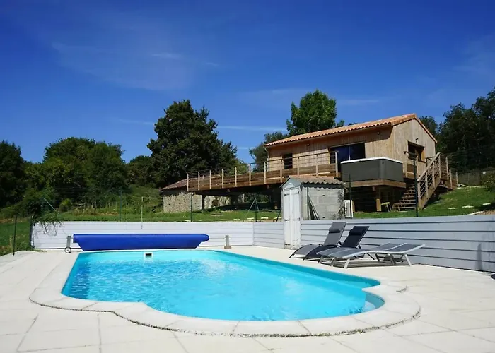 Charmante Maison Avec Piscine à Chalandray, 25 M² * Chalandray