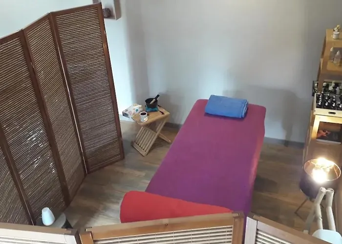 Charmante Maison Avec Piscine à Chalandray, 25 M² Chalandray