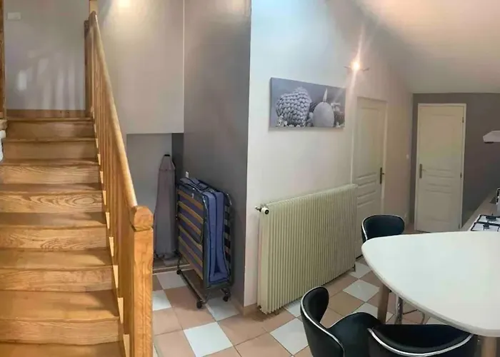 Casa de Férias Charmante Maison Avec Piscine à Chalandray, 25 M² Chalandray